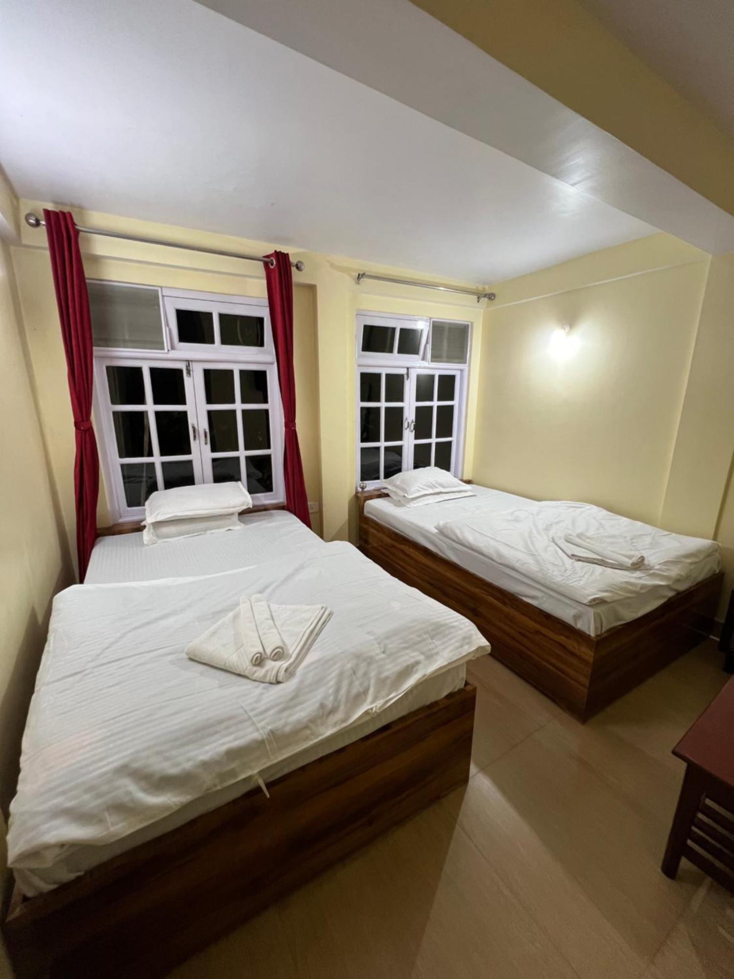 Hotel Hill Top Darjeeling  Buitenkant foto
