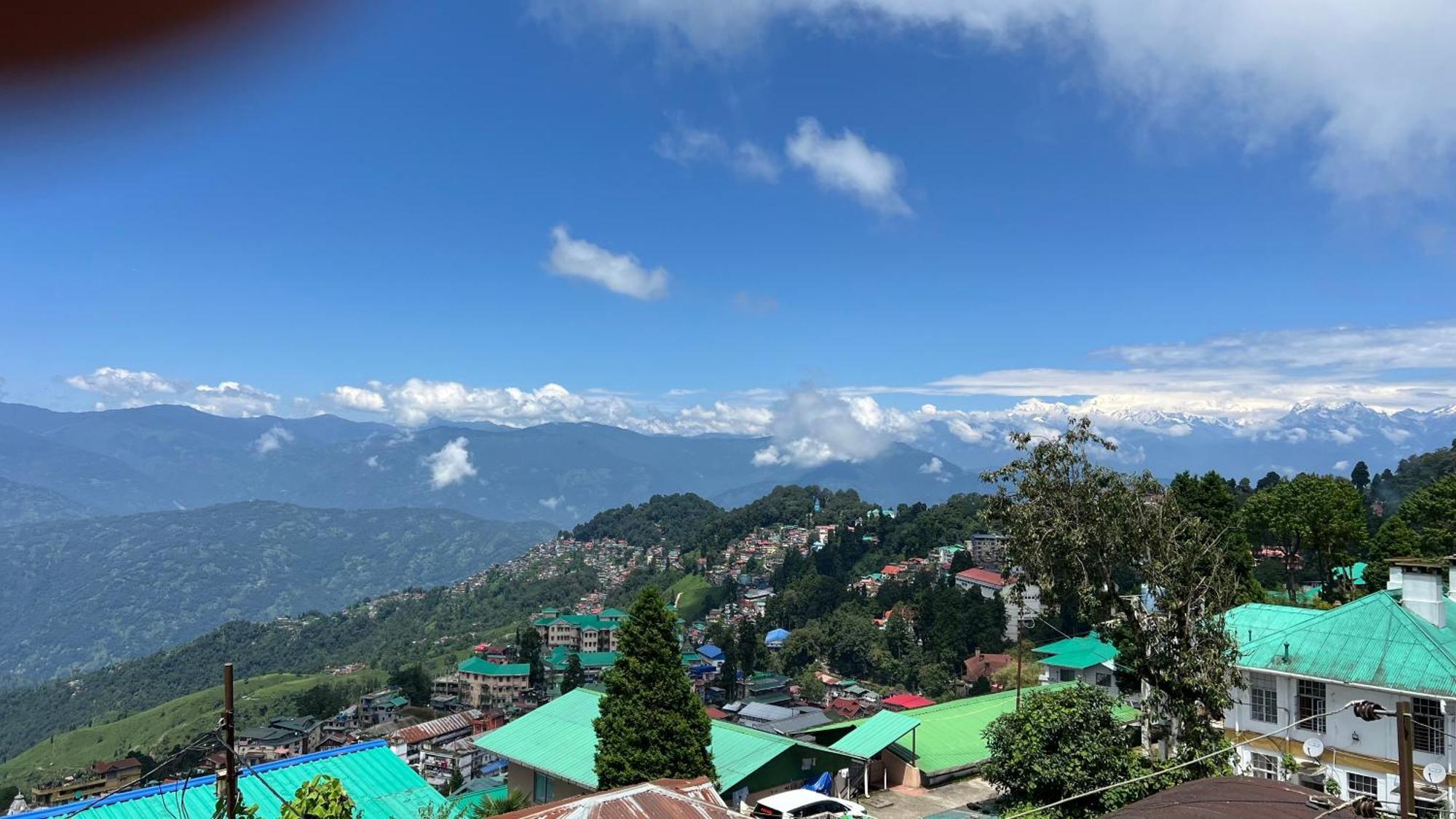 Hotel Hill Top Darjeeling  Buitenkant foto