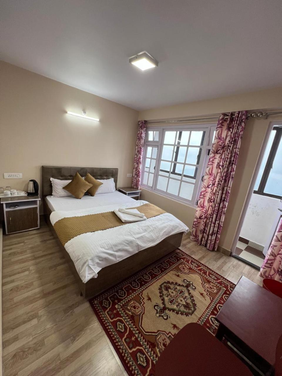 Hotel Hill Top Darjeeling  Buitenkant foto